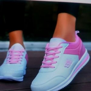 Woman's casual sneaker